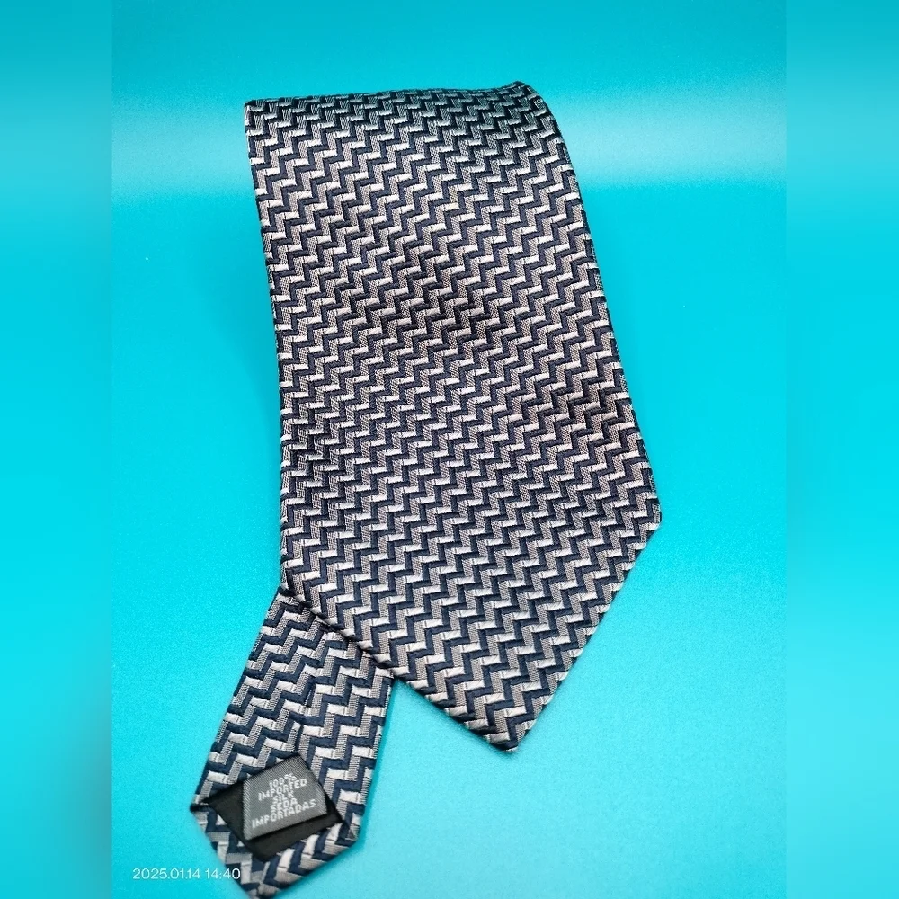Stafford Executive Men's Imported Silk Necktie Tie Blue Gray Abstract Zig Zag